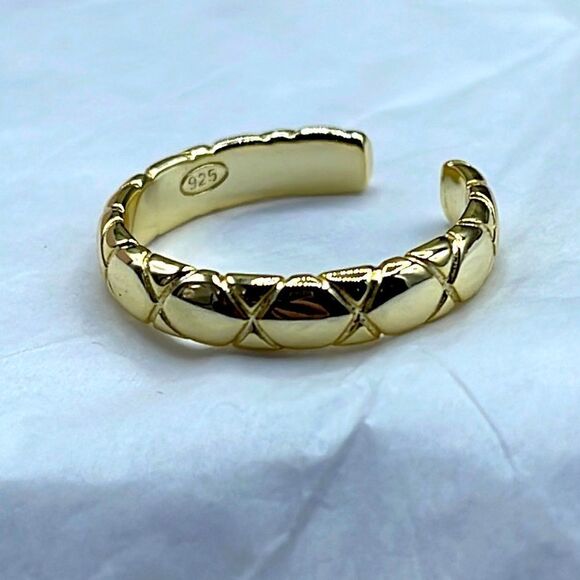 14K plated sterling silver size 8 simple X pattern ring. - Picture 1 of 6